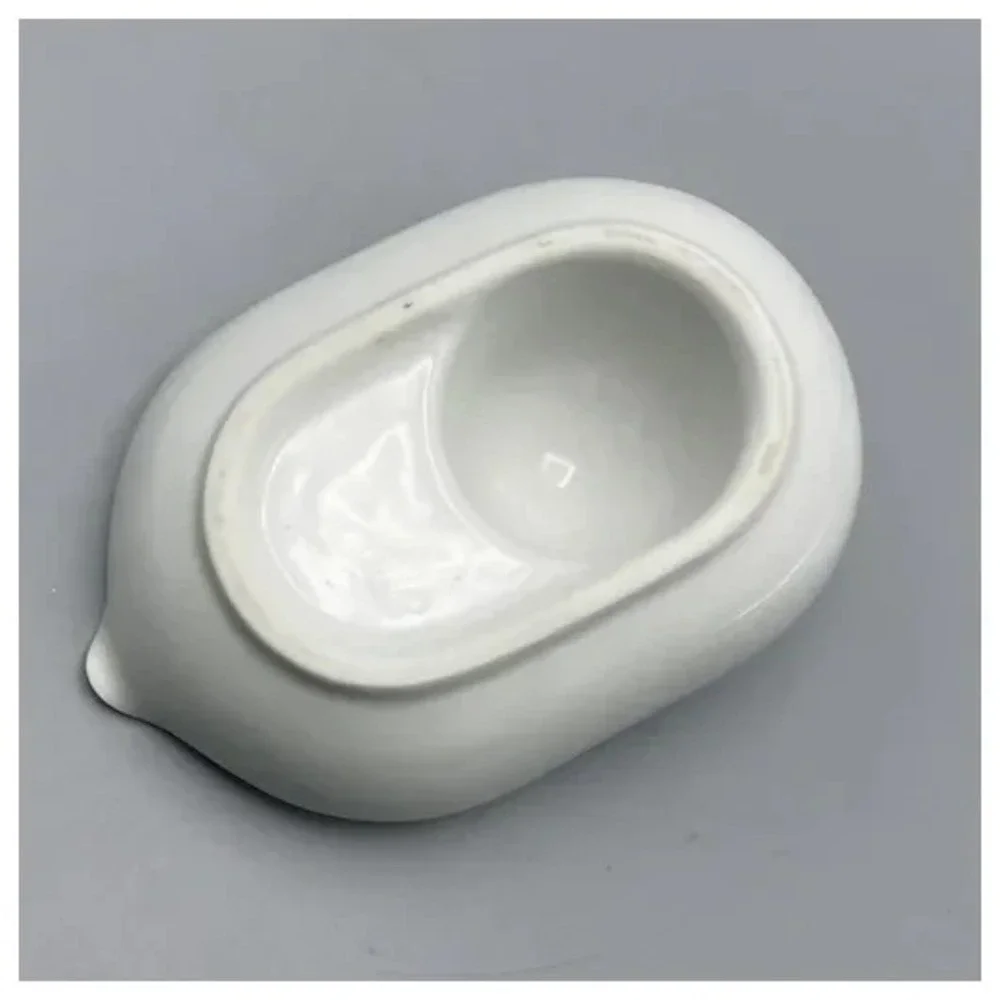 Simple White Ceramic Manual Juicer Lemon Lime‎ Reamer Spout Minimalist
